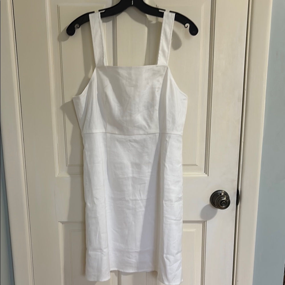 Elegant White Sleeveless Dress